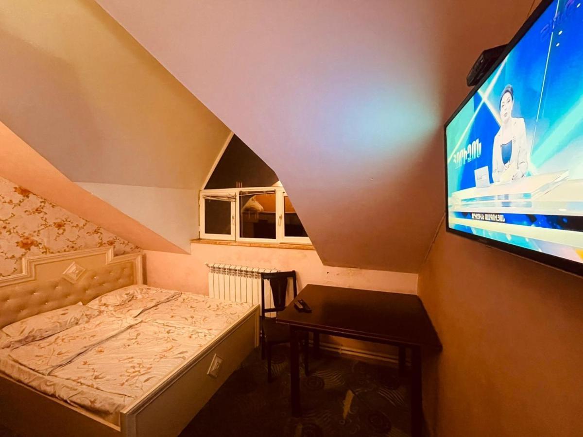 Crystal Villa Hotel エレバン エクステリア 写真